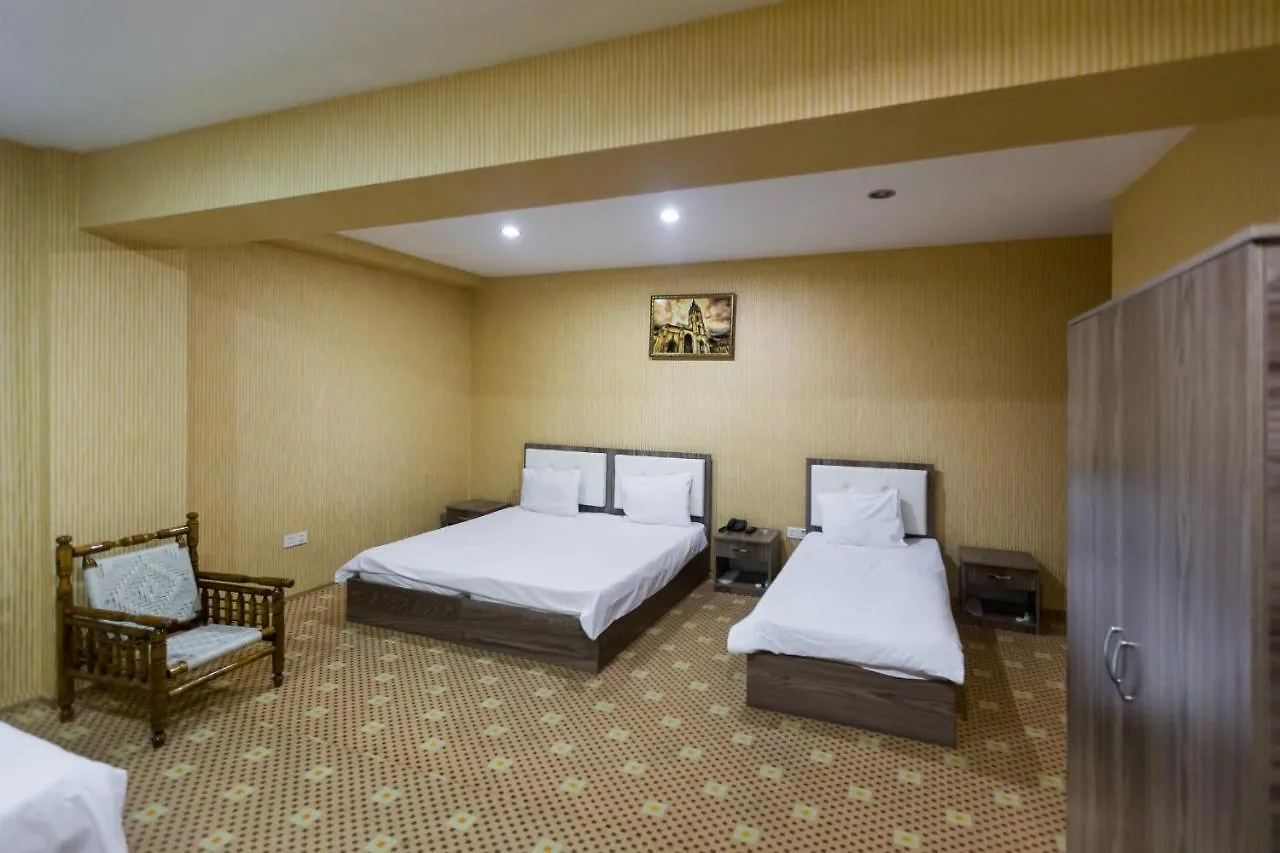 Sharq Plaza Hotel Baku 3*,
