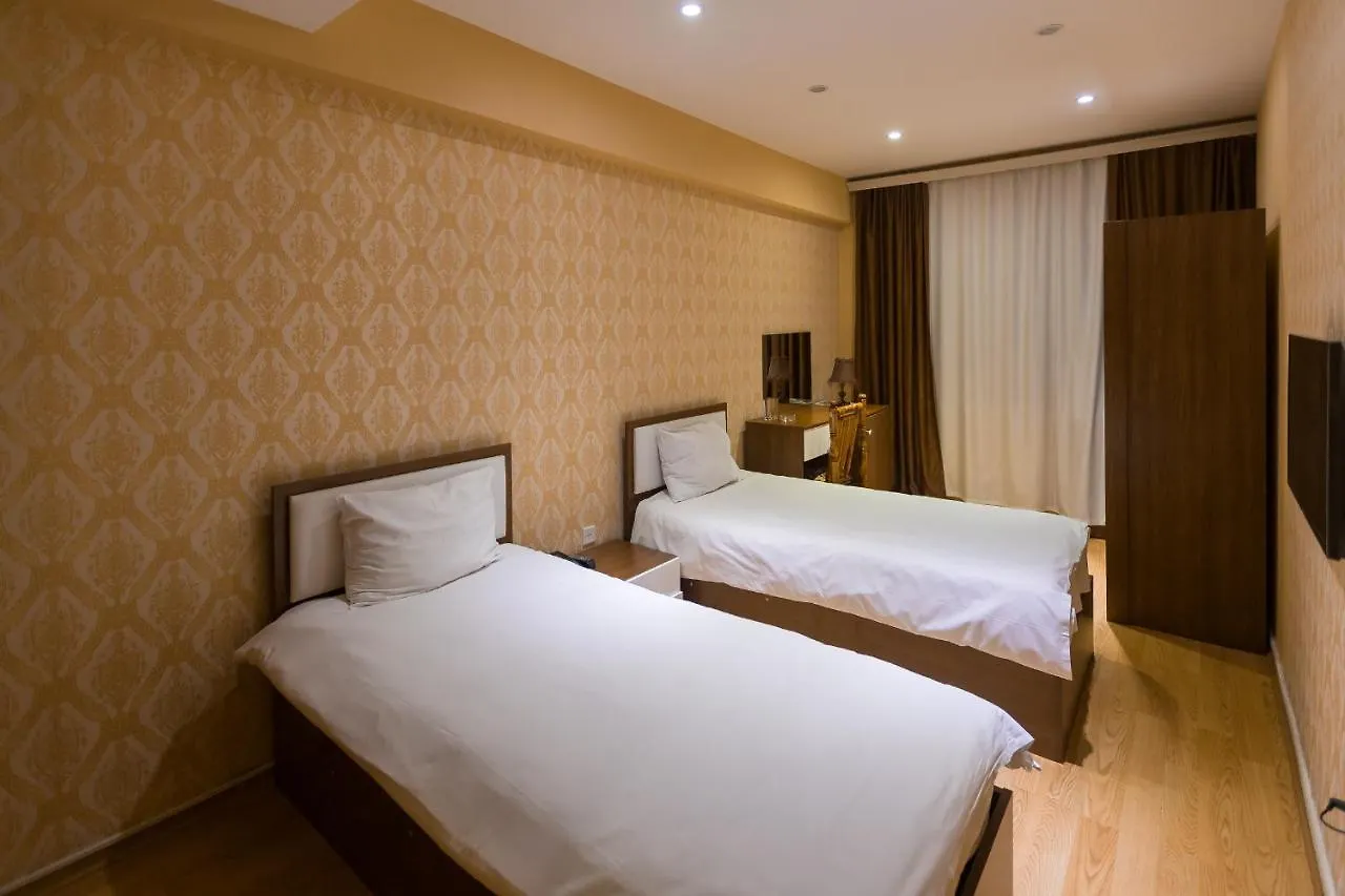 Sharq Plaza Hotel Baku 3*,